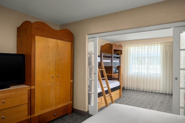 Anaheim Portofino Inn and Suites image 13